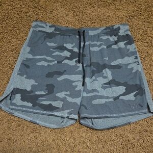 RVCA | Men's Camouflage Athletic Shorts | L